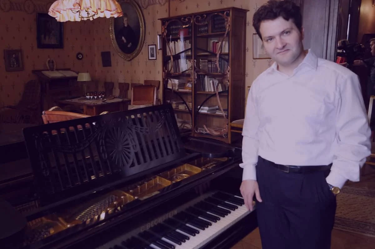 Lars Nelissen at Scriabin's piano in Moscow, 2018
