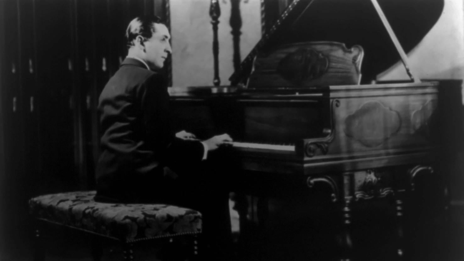 Vladimir Horowitz at an old piano — Piano Technique of Horowitz