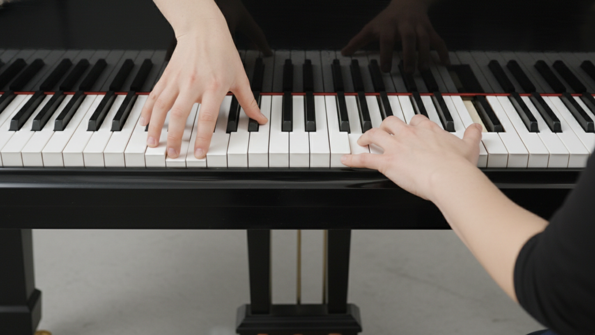 The chromatic scale as a full-hand coordination exercise