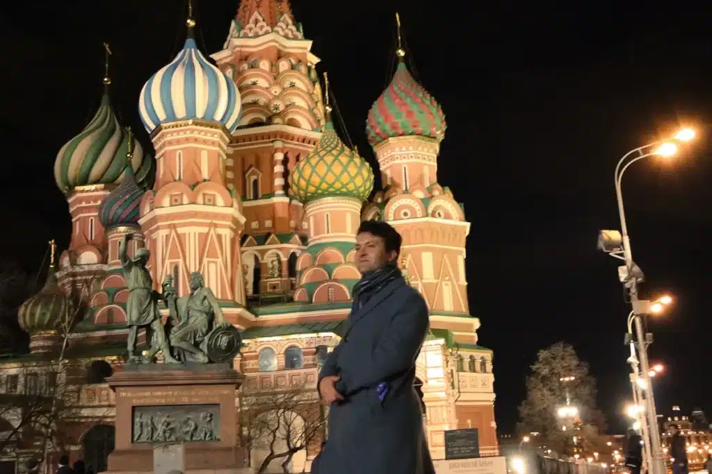 Lars Nelissen in front of Cremlin in Moscow - Scriabin trip